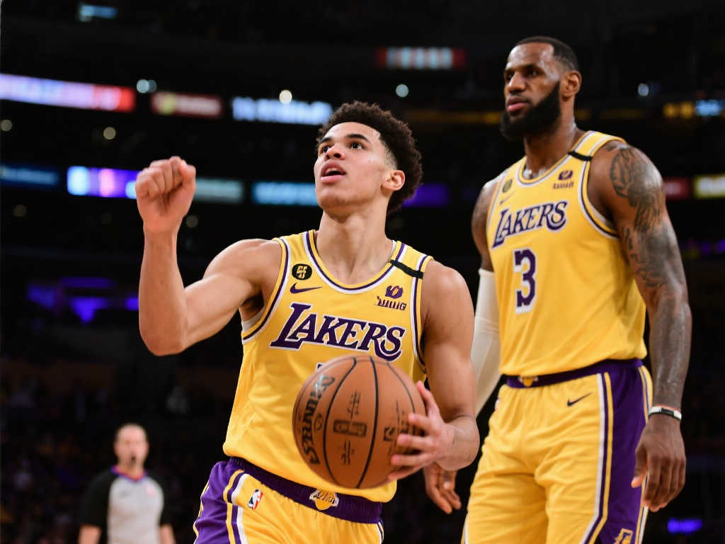 湖人第三巨头爆发!三双+关键球力克勇士,帅气与实力并存 湖人第三巨头爆发!三双+关键球力克勇士,帅气与实力并存